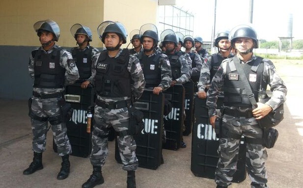 Formation continue F.I.T.B.S. PRO en Tonfa, Bâton & Self-Défense PRO de la Police militaire brésilienne de la ville de Belém qui est la capitale de lÉtat du Pará (nord du Brésil)