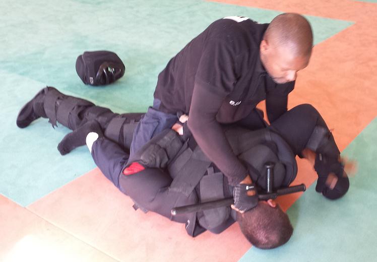 STAGE de formation d'instructeurs F.I.T.B.S. PRO en Tonfa Bâton et Self Défense PRO Gestes Techniques Professionnelles d'Interventions et de protections de Police - GTPI : Du Lundi 03 au Samedi 08 Novembre 2014 inclus, 6 jours bloqués en FRANCE à Alès (30)